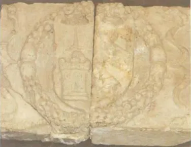 Foto 1. Escudo de Los Cantos. Edificio de Justinianas.