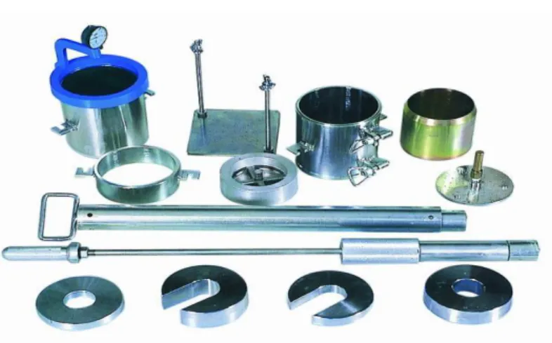 Fig. 7.- Instrumentos para Ensayo CBR. 