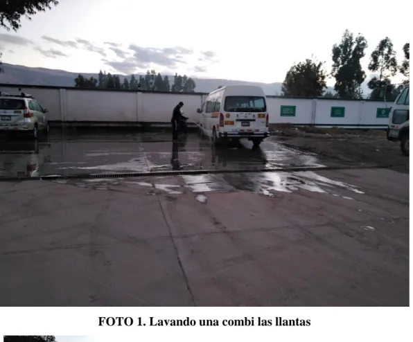 FOTO 1. Lavando una combi las llantas 