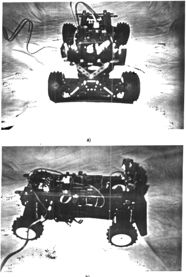 Fig.  4.3  Robot  móvil  diseñado  y  construido  durante  ed  proyecto,  a)  Vista  frontal,  b)  Vista  lateral  (fotografías originales a color)