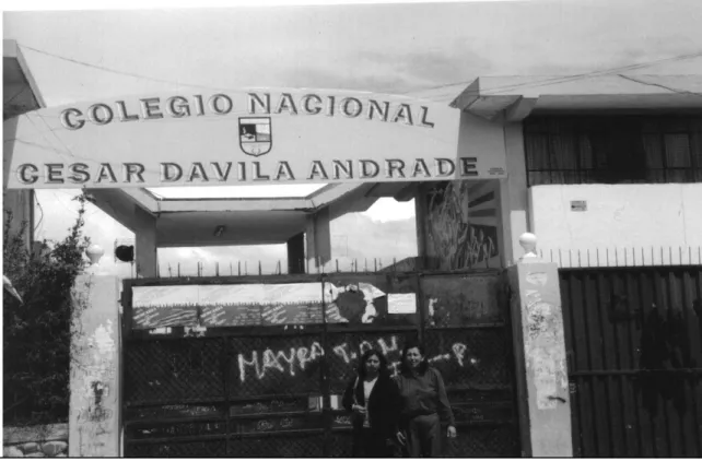 Foto Nº 1. Entrada principal del Colegio César Dávila Andrade, lugar en el que se realizó la  investigación