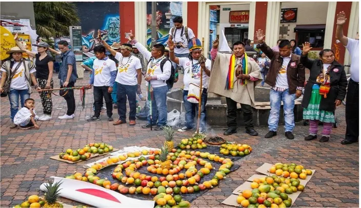 Figura 11: Fotografía Ritual  apoyo al plebiscito por la paz. 25 de septiembre  Facebook Cabildo Nasa de  Bogotá (2016)   
