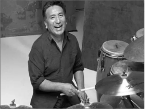 Ilustración 2:  Alex Acuña, Percusionista:  