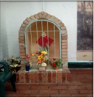 Figura 11.  Altar dedicado a la Virgen al interior de la  escuela comunal de Saucio. Fuente: el autor 2018