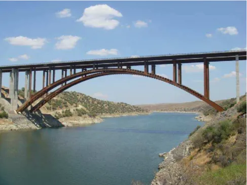 Fig. 1.3 Puente de arco