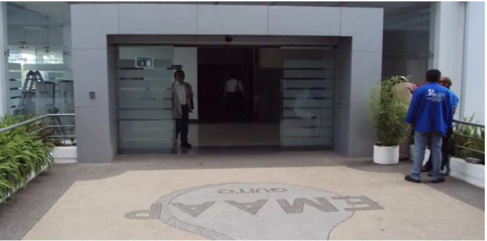 Figura 2.11. Puerta que colinda al puente de interconexión entre los edificio. 
