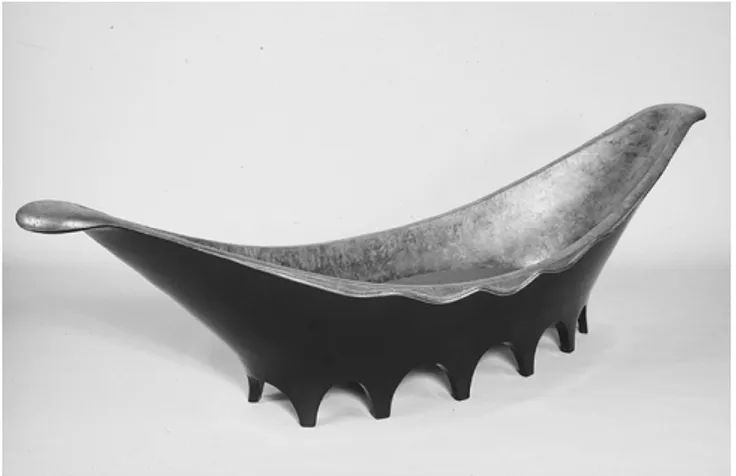 Fig. 3. Eileen Gray, sofa piragua o Canoe, 1921.