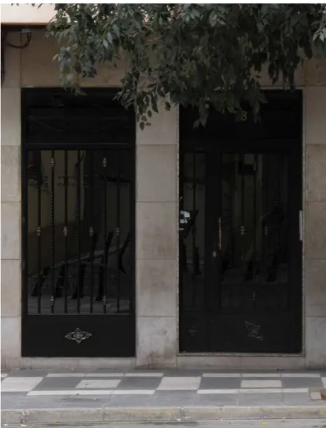 Figura 15. Puerta de entrada al edificio (tomada el 04-11-14). 
