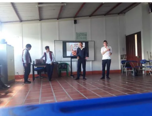 Figura 10. Foto primera presentación grado once argumentando la relevancia de su tema de  interés para trabajar el proyecto