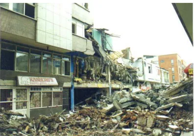Figura 10: Colapso de edificaciones en  zonas aledañas al centro de la ciudad,  producidas   por el sismo de enero de 1999 ( sismo cercano)