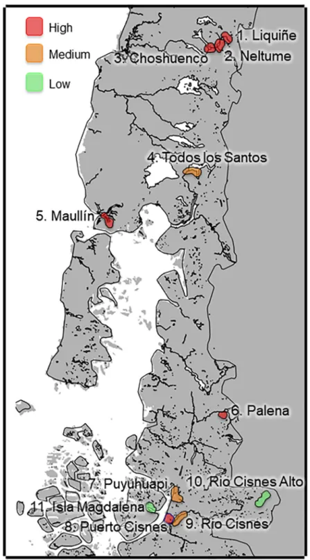 Fig 1. Study area. Eleven study sites, grouped into four study areas in Southern Chile, between latitude 39˚-45˚ S