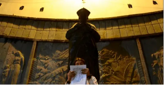 Ilustración  9  Armijos,  R.  (2017).  Ansí  los  indios  [Performance].  Recuperado  de  https://www.youtube.com/watch?v=7uOkRO9MiD0&amp;t=362s