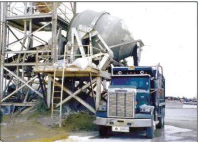 Figura N°4: Método discontinuo con mezcladores de tránsito o mixer  Fuente: Portland Cement Association – PCA (2006) 