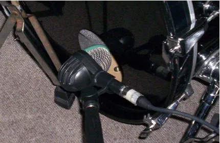 Figura 6. Micrófono AKG D112 utilizado para grabar bombo. 
