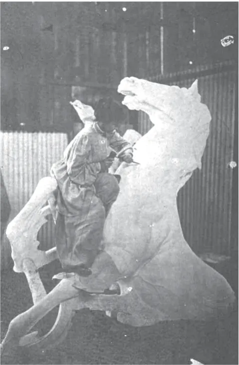 Figura 1. «Lola Mora en el taller provisorio de Paseode Julio».