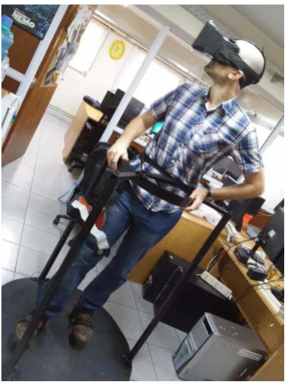 Fig. 2. User on the omnidirectional platform. He is wearing a HMD running a Unity3d application on an Android tablet, and the Arduino Module is attached to his leg