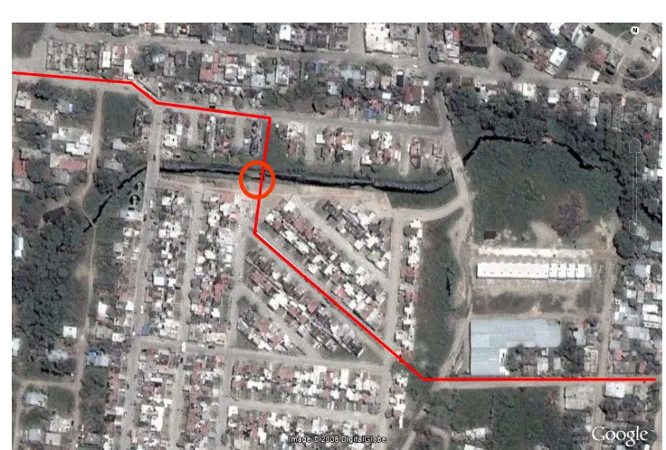 Figura 1.4 Vista aérea del derecho de vía del acueducto sobre el fraccionamiento en construcción, tomada vía  satélite a una escala de 1:2000, con coordenadas vía GPS por personal de SICORI del Activo Integral Poza Rica - 