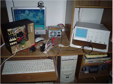 Figura 2.29  Osciloscopio conectado a la terminal de disparo del microcontrolador 