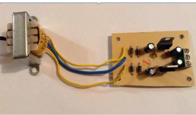Fig. 77: Placa de la fuente simétrica de 5V, sin transformador. 