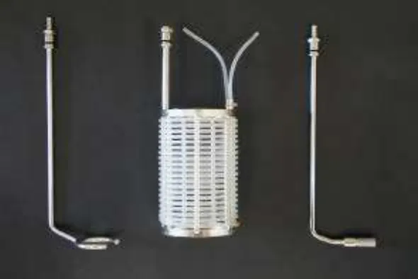 Figura 8.3. Diferents sistemes de bombolleig. D’esquerra a dreta es mostren el difusor d’anell perforat,la membrana tubular de silicona i el microdifusor.