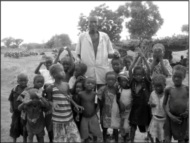 Fig. 9.– Niños de Bandiagara con su maestro.  