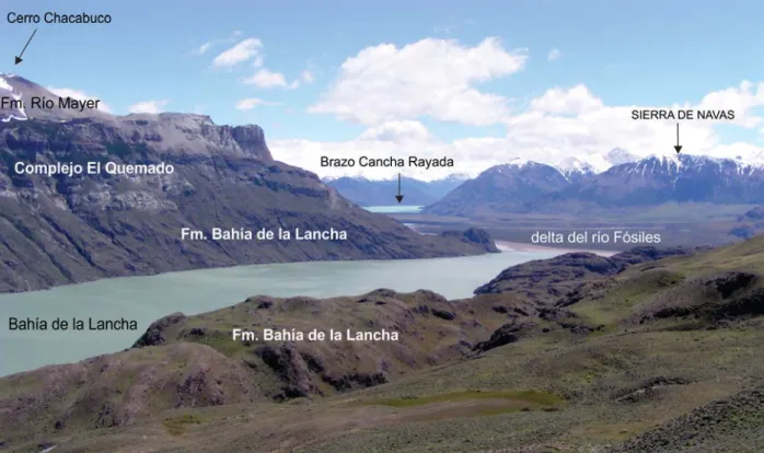 Figura 2: Vista panorámica de los afloramientos de la Formación Bahía de la Lancha en la localidad tipo del lago San Martín.
