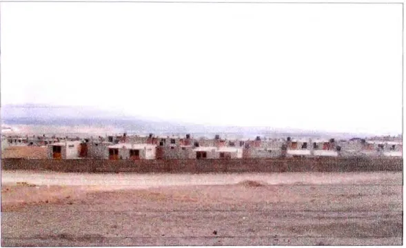 FOTO  N º  01  :  En  esta  fotografía  se  muestran  las  casas  terminadas  del  PROGRAMA  TECHO  PROPIO  EL  MIRADOR  DE  PACHACÚTEC,  Los  propietarios,  construirán  por  cuenta  propia  el  segundo  piso  con  el  fin  de  incrementar  el  área  habi