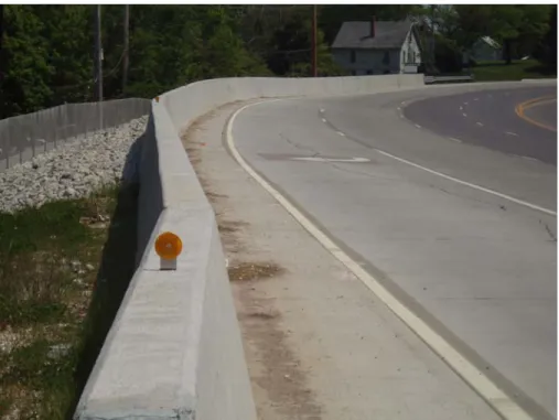 Figure 2. Right turn lane with pinned concrete barrier on retaining wall. 