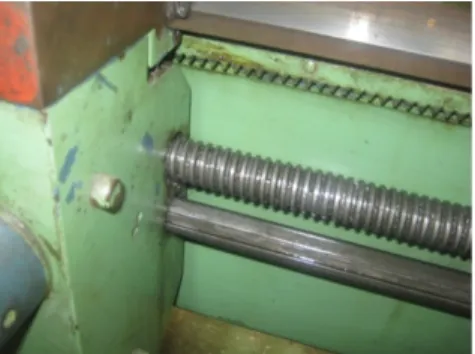 Fig. 3.24    Tornillo patrón de un torno  C8DM  METALYK  Pie o base 