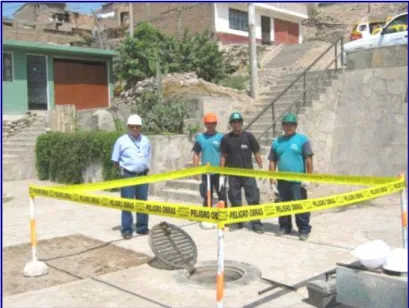 Foto Nº 07  Ingeniero residente  con los operarios antes de efectuar un  mantenimiento de una cámara reductora de presión