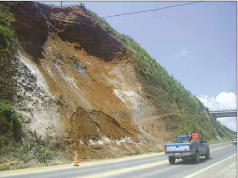 Figura 3. Deslizamiento en el  Kilómetro 115 de la autopista  Puebla-Teziutlán (foto: Alejandro  Galindo).