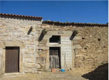 Fig. 4. Convivencia de lo culto, el vernáculo relicto y el actual en Vale de Mira (Portugal)