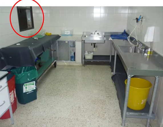 Figura No 4. Traslado de material contaminado del área de cirugía a central de  esterilización del Hospital Departamental Tomas Uribe Uribe E.S.E 