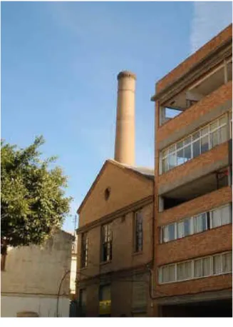 Fig. 14. Chimenea calle Purificación. ( http://eldiariodesu.blogspot.com.es/2011/03/las-chimeneas-de- http://eldiariodesu.blogspot.com.es/2011/03/las-chimeneas-de-las-antiguas-fabricas.html )