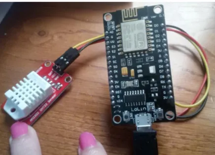 Figura 26. Conexiones placa (dcha.) junto al sensor AM2302 DHT22 (izqda.) con sus pines  correspondientes