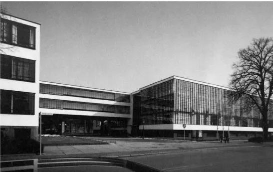 Fig. 7. Edificio de la Bauhaus en Dessau, 1927. Vista gene- gene-ral. Arq. Walter Gropius y otros.