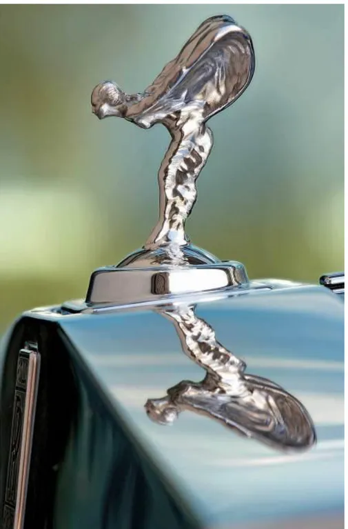 Fig. 3. Silver Lady  —también llamada The Spirit of Ecstasy, o Flying Lady—, figurilla de estilo modernista  diseñada por Charles Robinson Sykes en 1911 como logotipo del Rolls-Royce