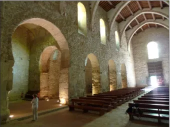 Fig. 1. Interior de la iglesia de Saint- Saint-Michel de Cuxa desde el ábside, con la  cubierta del siglo XX (Foto G