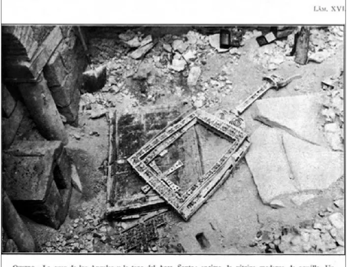 Fig. 6: Fotografía de la Cruz de los Ángeles y de la tapa del Arca Santa. Informe  M. Gómez Moreno (Acta Sesión 09/11/1934)