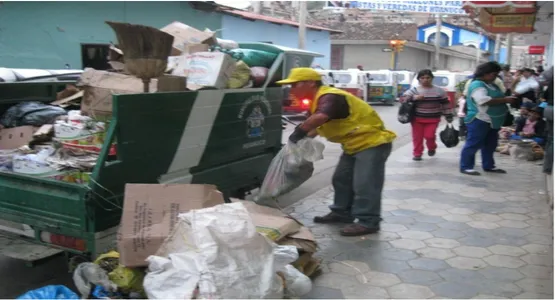 Fig. 12. Recojo de basura sin clasificación de  los residuos  