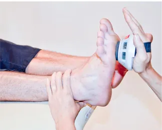 Figura  4.5 Colocación del dinamómetro para medir la contracción voluntaria máxima en tríceps sural