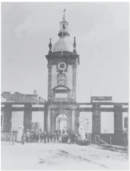 Figura 2. Puerta del Dique, c. 1900.