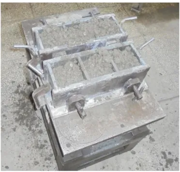 Fig. 2.5 Compactación de las muestras. 