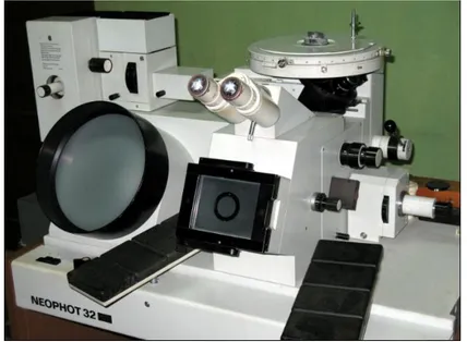 Figura 2.4. Microscópio Metalográfico marca NEOPHOT 32  2.3.3  Medición de la dureza 