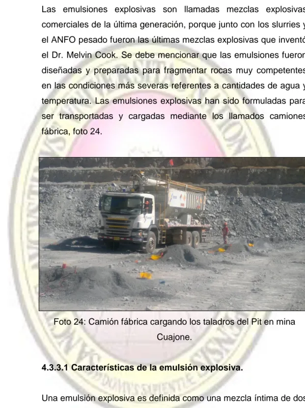 Foto 24: Camión fábrica cargando los taladros del Pit en mina  Cuajone. 