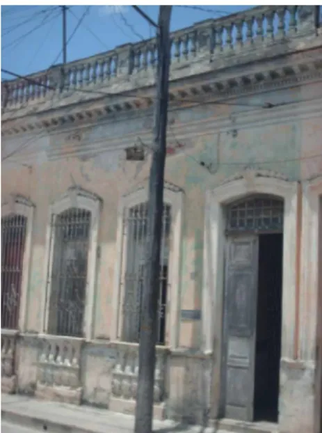 Fig. 11 Edificación sita en Alemán 16 e/ Martha Abreu y Padre Chao. Tiene Grado de Protección II por su integridad, pero está en riesgo de pasar a un Grado de Protección III por encontrarse en mal estado técnico-constructivo.