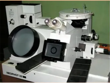 Figura 2.2 Microscopio metalográfico.