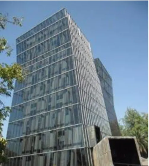 Figura  19:  Edificio  proyectado  por  Alejandro  Aravena  en  el  Campus  San  Joaquín  de  la  Universidad  Católica  de  Chile