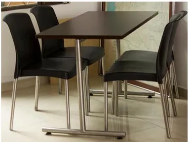 Ilustración 8. Modelo de mesa y silla del interior del restaurante 