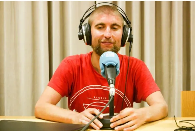 Figura 3. Momentos durante a gravación da quinta peza de Efervesciencia no estudio  de radio da Facultade de Ciencias de Comunicación da USC